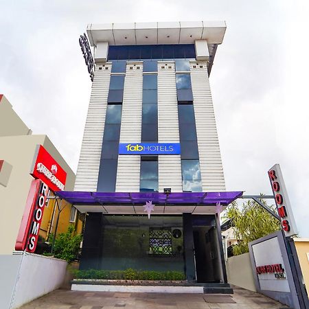 Fabhotel Qube - 800M From Ernakulam Junction South Railway Station Kochi Exteriör bild